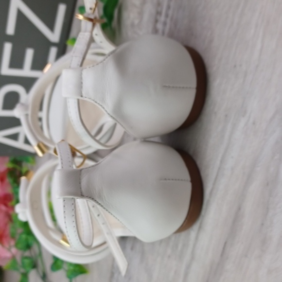 Arezzo Napa Capri White Sandal NIB - Picture 5 of 9